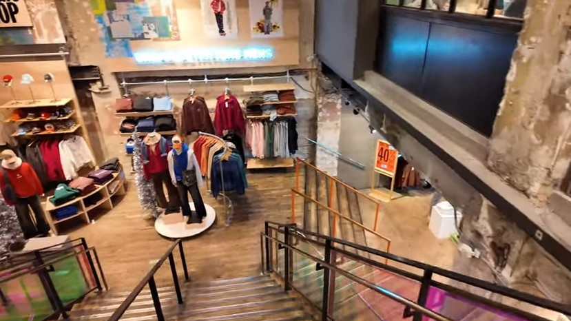 urban outfitters Christmas hours